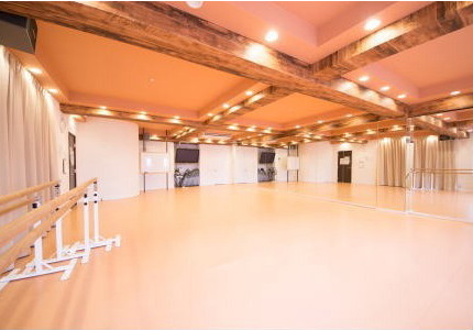 横浜 レンタルスタジオ は バレエ フラ リトミック ヨガ 空手 の レッスンスタジオ が可能な 貸しスタジオ　馬車道 駅1分の ダンススタジオ